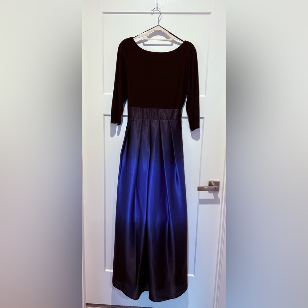 Ignite Elegant Black and Blue Ombré Gown size 14 w/pockets - Picture 3 of 12